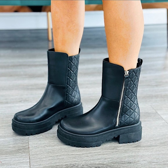 🆕🌿🤍QUPID: “OFF WHITE” Quilted Booties SIZE 8 - Picture 11 of 12